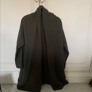 Vince Green cardigan size Medium